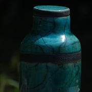 Boîte haute bleue en céramique raku