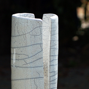 Grand vase blanc en céramique raku